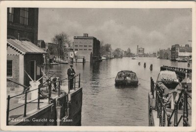 ZAANDAM - Gezicht op de Zaan