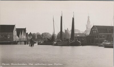 MONNIKENDAM - Haven Monnikendam. Met zeilbotters naar Marken