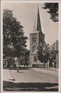 LUNTEREN - Dorpsstraat met N. H. Kerk