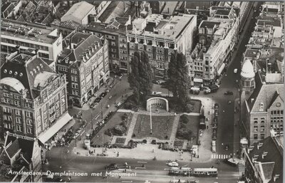 AMSTERDAM - Damplantsoen met Monument