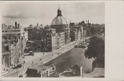 AMSTERDAM - Singel met Luth. Kerk