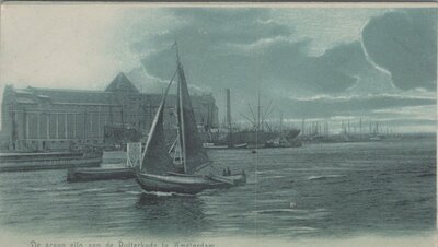 AMSTERDAM - De graan silo aan de Ruiterkade te Amsterdam