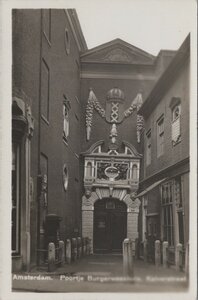 AMSTERDAM - Poortje Burgerweeshuis, Kalverstraat