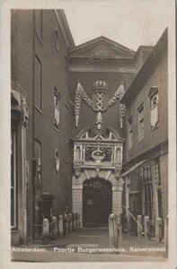 AMSTERDAM - Poortje Burgerweeshuis, Kalverstraat