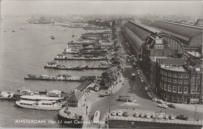 AMSTERDAM - Het IJ met Centraalstation