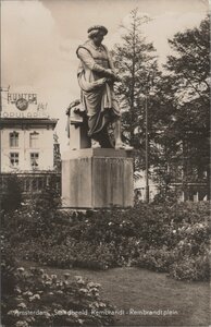 AMSTERDAM - Standbeeld Rembrandt - Rembrandtplein