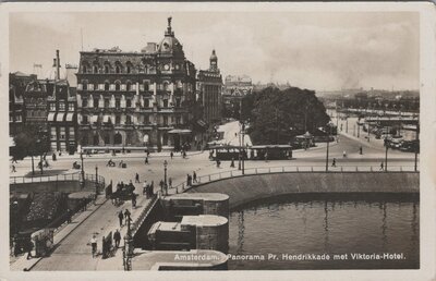 AMSTERDAM - Panorama Pr. Hendrikkade met Viktoria-Hotel