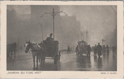 AMSTERDAM - Damrak bij Fijne Mist