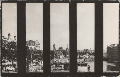 AMSTERDAM - Het Damrak Haventje