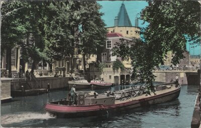 AMSTERDAM - Geldersekade met Schreierstoren
