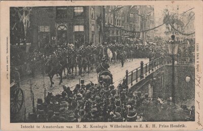 AMSTERDAM - Intocht te Amsterdam van H. M. Koningin Wilhelmina en Z. K. H. Prins Hendrik