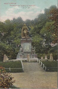 AMSTERDAM - Standbeeld voor Vondel i. h. Vondelpark