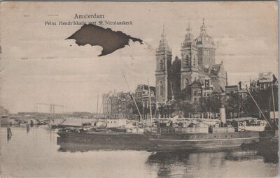 AMSTERDAM - Prins Hendrikkade met St. Nicolaaskerk