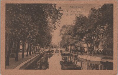AMSTERDAM - O. Z. Voorburgwal bij het Stadhuis