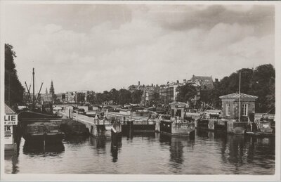 AMSTERDAM - Sluizen in de Amstel