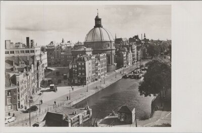 AMSTERDAM - Singel met Lutherse Kerk
