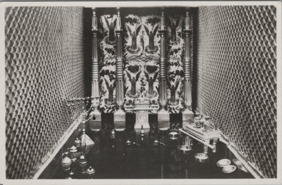 AMSTERDAM - Bijbelsch Museum van Oudheden Hemonylaan 19a. Interieur van het Heilige