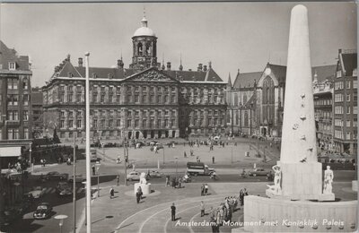 AMSTERDAM - Monument met Koninklijk Paleis