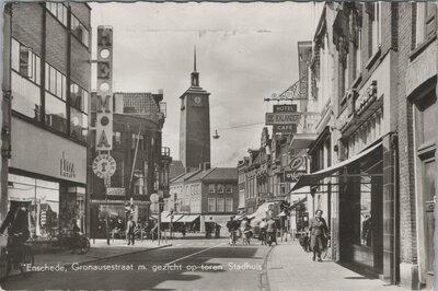 ENSCHEDE - Gronausestraat m. gezicht op toren Stadhuis