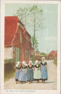 ZEELAND - Op weg naar school