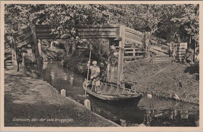 GIETHOORN - een der vele bruggetjes