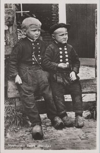 STAPHORST - Twee vriendjes