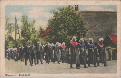 STAPHORST - Kerkgang