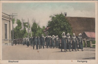 STAPHORST - Kerkgang