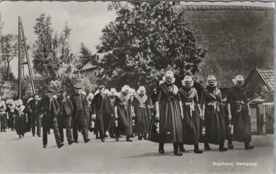 STAPHORST - Kerkgang