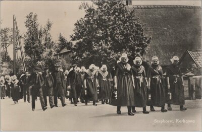 STAPHORST - Kerkgang