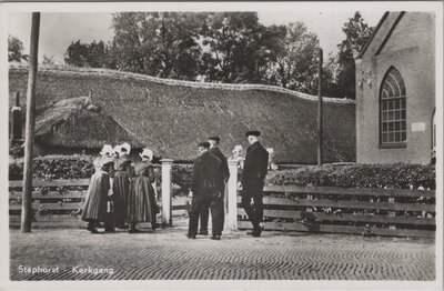 STAPHORST - Kerkgang