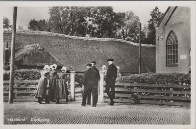 STAPHORST - Kerkgang