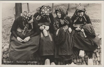 STAPHORST - Tusschen schooltijd