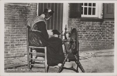 STAPHORST - Aan het Spinnewiel
