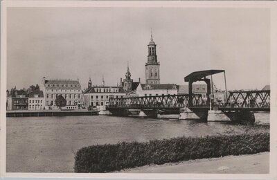 KAMPEN - Gezicht op Kampen met IJsselbrug