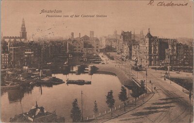 AMSTERDAM - Panorama van af het Centraal Station