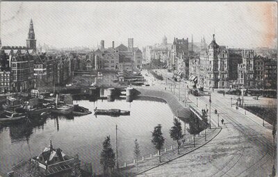 AMSTERDAM - Panorama van af het Centraal Station