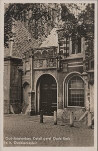 AMSTERDAM - Detail gevel Oude Kerk a. h. Oudekerksplein