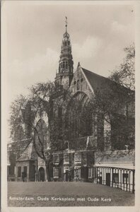 AMSTERDAM - Oude Kerksplein met Oude Kerk