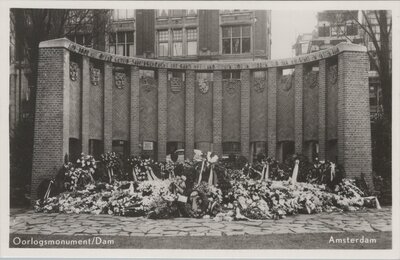 AMSTERDAM - Oorlogsmonument/Dam