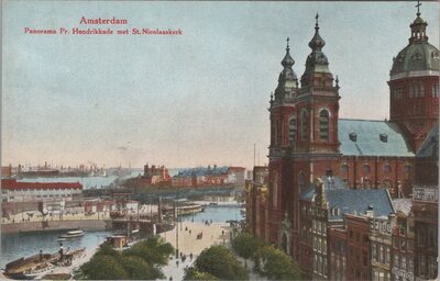 AMSTERDAM - Panorama Pr. Hendrikkade met St. Nicolaaskerk
