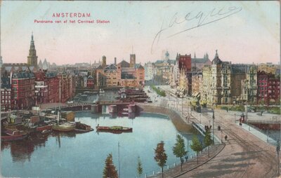AMSTERDAM - Panorama van af het Centraal Station