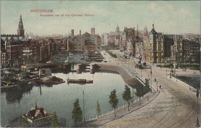 AMSTERDAM - Panorama van af het Centraal Station