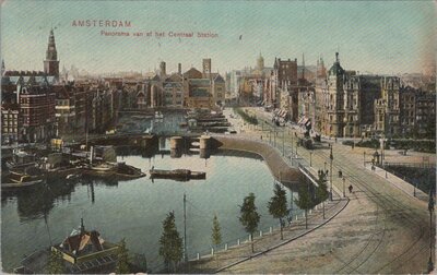 AMSTERDAM - Panorama van af het Centraal Station