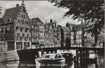 AMSTERDAM - O. Z. Voorburgwal met de Leeuwenburgh