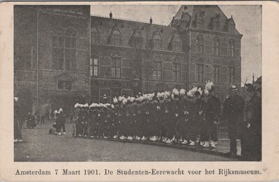 AMSTERDAM - 7 Maart 1901. De Studenten-Eerewacht voor het Rijksmuseum