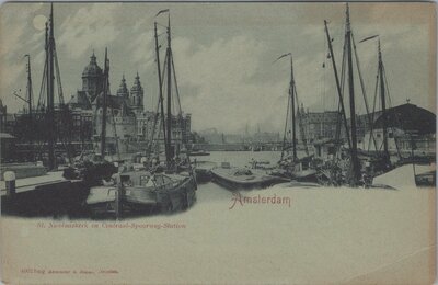 AMSTERDAM - St. Nicolaaskerk en Centraal-Spoorweg-Station