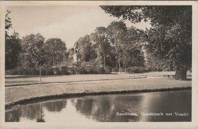 AMSTERDAM - Vondelpark met Vondel