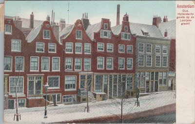 AMSTERDAM - Oud Hollandsche gevels op de Looijersgracht
