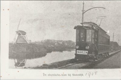 AMSTERDAM - De electrische tram bij Sloterdijk